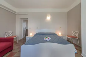 Apartment 'Appartamento Sole' with Shared Garden, Wi-Fi, and Air Conditioning - Image 5
