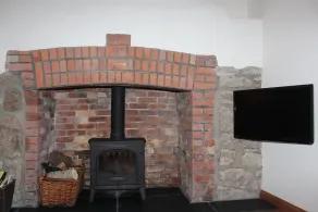Character Barn, National Park Private courtyard, peaceful, log burner sleeps 4 - Image 2