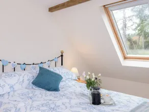 1 bedroom accommodation in East Meon - Image 3