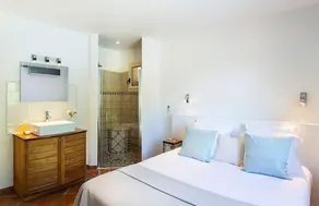 Splendid two bedroom villa with heated swimming pool.  - Image 3