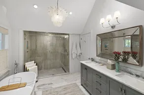 East Hampton Designer home close to Village with heated pool. - Image 5