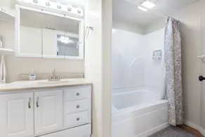 Private/clean guest suite, bath, kitchen & laundry - Image 5