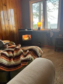 Lakefront Cottage - sleeps 6 - 2 baths  - Image 2