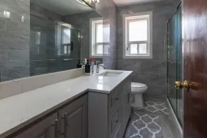 Bloor Paradise - 4 bed /2 bath + Parking & Wi-fi - Image 4