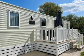 Cosy 3 Bed Lodge in Hoburne, Cotswolds - Image 2