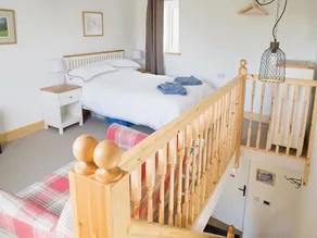 Riverbank Cottage - Image 4