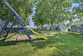 Full Cabin: 14 Steps to the Lake!  PET FRIENDLY! - Image 4