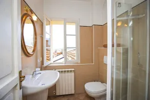 3-rumslägenhet med två badrum, stor terrass med magnifik utsikt över sjön - Image 2