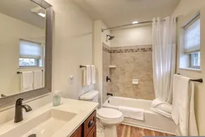 Gold Mining Condo King Bed Modern Comforts - Image 3