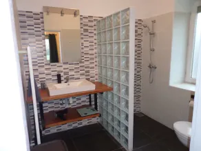 Familienfreundliches Ferienhaus mit beheiztem Pool für 11 Personen + 2 Kinder - Image 2