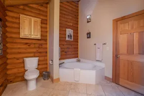 \"Fox Trail\" Luxury cabin at Branson Woods Resort - Image 5