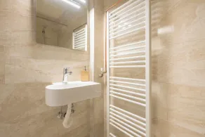 Victoria Majestic Suites Apartments - Image 2