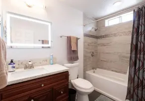 4 Bed/3 Bath, Private Hot tub, patio Parking + 5 bikes Included! Families only.. - Image 3