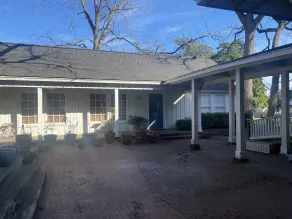 Spacious Carriage House with garden patio - Image 2