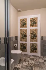 Historic villa with suites, guest rooms, and a picturesque garden - Image 5