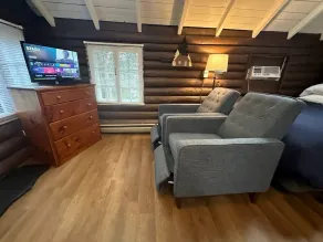 Pine Grove Cottages: Cottage 3: Studio Cottage - Pet Friendly - Image 2