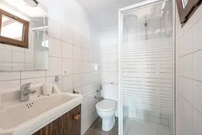 Building of old construction \"La Vicaria\" in a Superb Location in La Laguna with Terrace & WiFi - Image 5