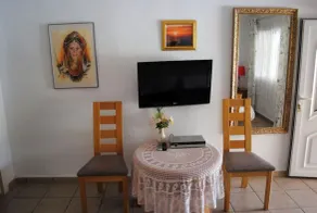 Charmosa moradia de 4 quartos com piscina privada, perto da praia - Image 2