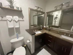 Luxury Top Floor Condo 5 min from Magic Mountain in a resort style gated complex - Image 3