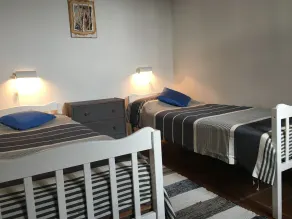 Grande maison de campagne rénovée avec piscine, idéale pour des petits groupes - Image 5