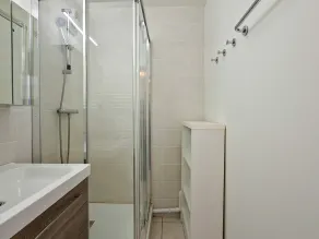 Appartement lumineux au centre avec balcon et parking - Image 3