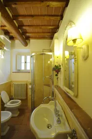 Typisk toscanske hus. Fantastisk udsigt over Lucca.Private park / garden.WIFI. - Image 3