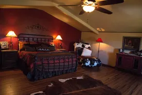 “3-Shy Ranch 40-Acre Texas Retreat Sleeps Up to 24 Near Tarleton” - Image 2
