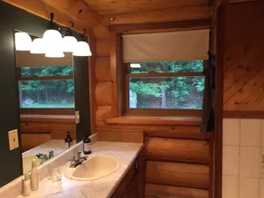 Log Cabin Retreat on Mississippi River,  hot tub, sleeps 6 - Image 3