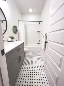 High-end luxurious studio within walking distance to downtown! - Image 4