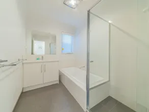 Boardwalk Boulevard, Spacious 4 bedroom house, lake view, walk to beach - Image 4