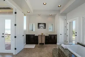 Beachfront Retreat with Panoramic Ocean Views - Image 2