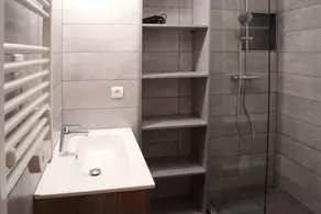 Overfladeareal: ca. 33 m². 2. sal. Orientering: Vest. Pooludsigt og skiløjper - Image 2