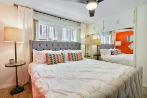 ⚜KingBed⚜55\" 4kTV⚜580+Mbps WiFi⚜A/C⚜Parking - Image 5