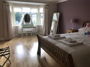 Luxury Home 3 mins to  Nat Park, priv parking 4 cars, Secure Gates for families - Image 4