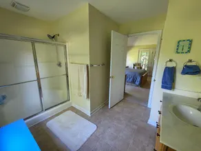 Single Level Lakehouse Retreat - Image 3