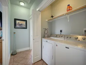 Golf Cart friendly Coastal Oasis! Spacious, Near Beach, Fishing, Shops & Pool! - Image 2