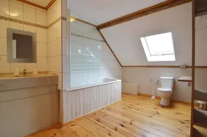 Lovely House With Much Luxury and Comfort - Image 4
