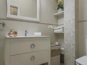 Modern & quiet apartment in typical Sevilla house - Image 3