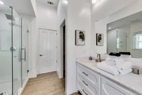 West Oakland charmer: 2br/2bath - AC & W/D - Image 4