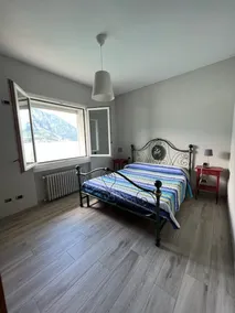 Fritliggende villa på bredden af Luganosøen. Direkte adgang. Panoramaudsigt. - Image 2