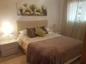 Inviting 2 Bed Apartment 5 Minutes To The Beach - Image 2