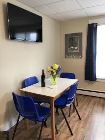 WHITE MOUNTAINS RENOVATED 1 BEDROOM on Ground Floor - Image 4