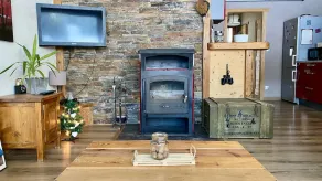 At the foot of the slopes balcony with view and wood-burning stove - Image 2