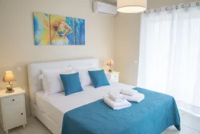 Charming beach home next to crystal waters - Image 4