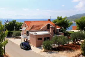 Apartamento para dos personas con terraza y vista al mar Zavalatica, Korcula (A-4453-c) - Image 5