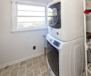 Brownley Beach Cottage- steps to the Beach, Elevator, Dog Friendly! - Image 2