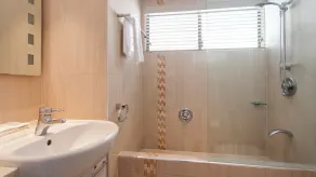 Top floor apartment on the iconic Hastings Street - Image 2