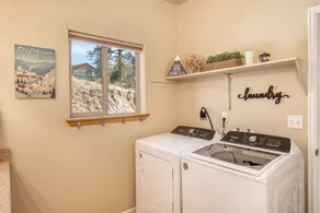 Breathtaking View: Relaxing Rocky Mountain Getaway - Image 3