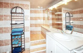 2 Bedroom Gorgeous Home In Villeneuve-Les-Montrea - Image 2