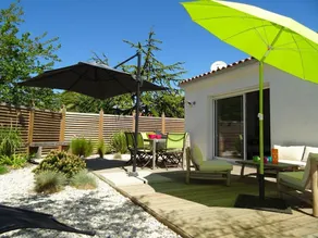 Charming 2-bedroom seafront house - Image 5